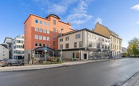 Enter Amalie Apartment Hotel